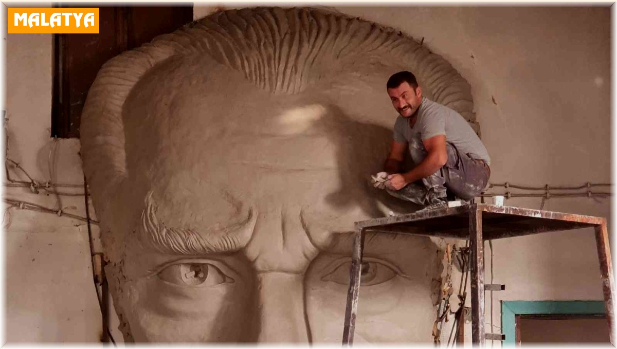 Malatya'ya 4,5 metrelik Atatürk maskı