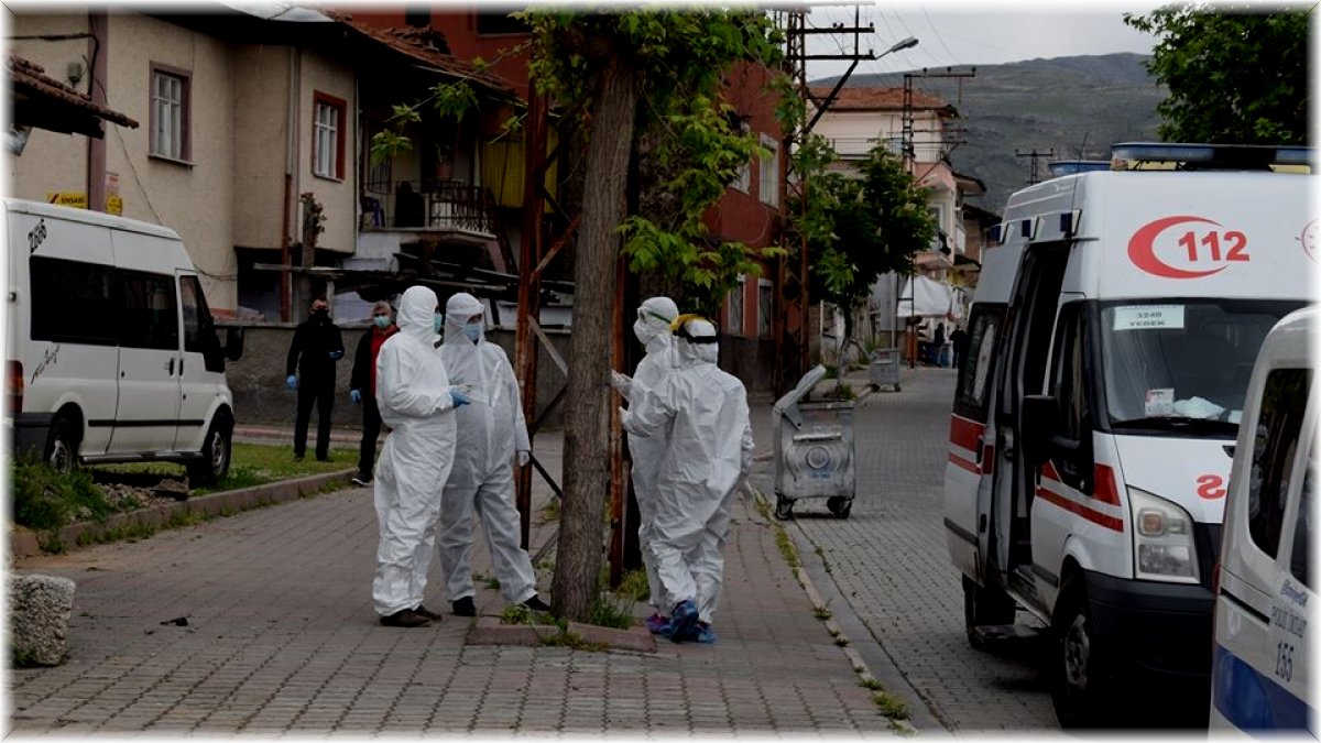 Malatya’da anne oğul 2 saat arayla koronadan öldü
