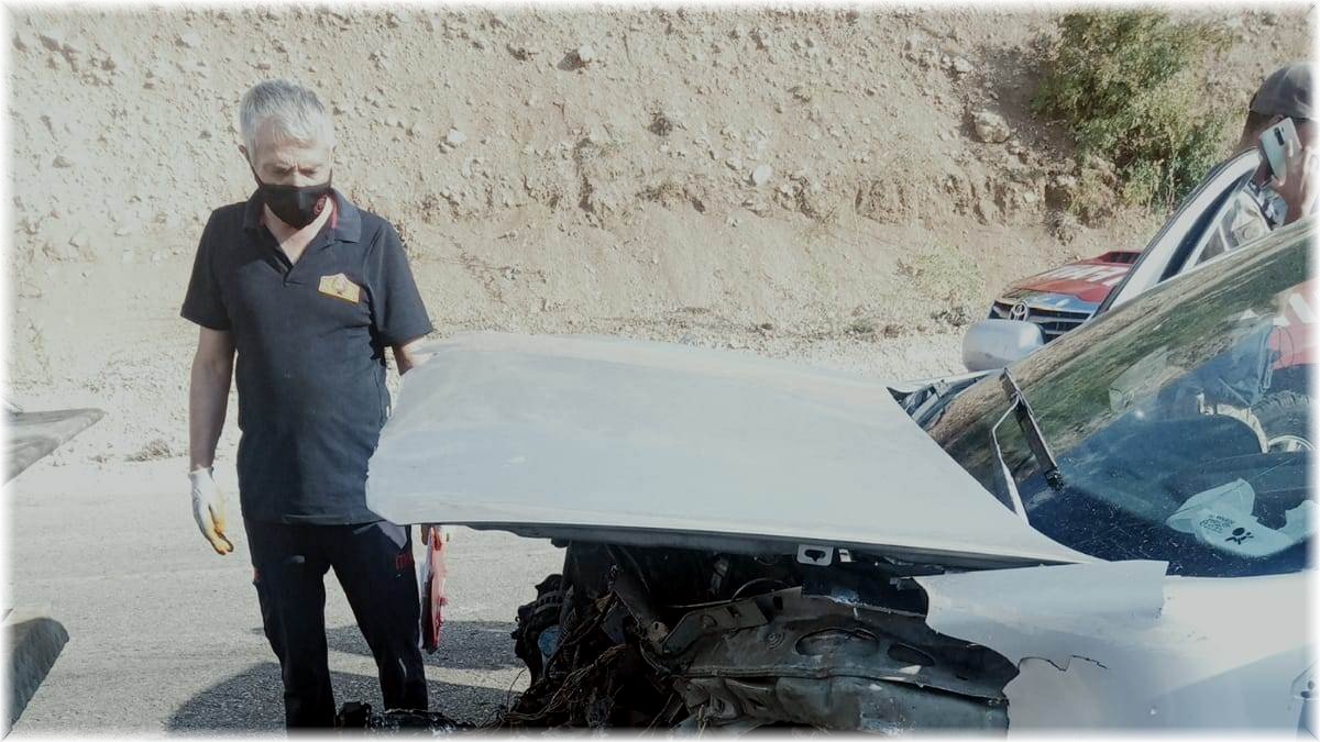 Malatya’da otomobil bariyerlere çarptı: 1’i ağır 4 yaralı