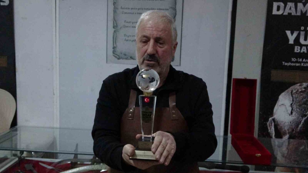 Malatyalı demirci ustasına "Yaşayan İnsan Hazineleri Ödülü"