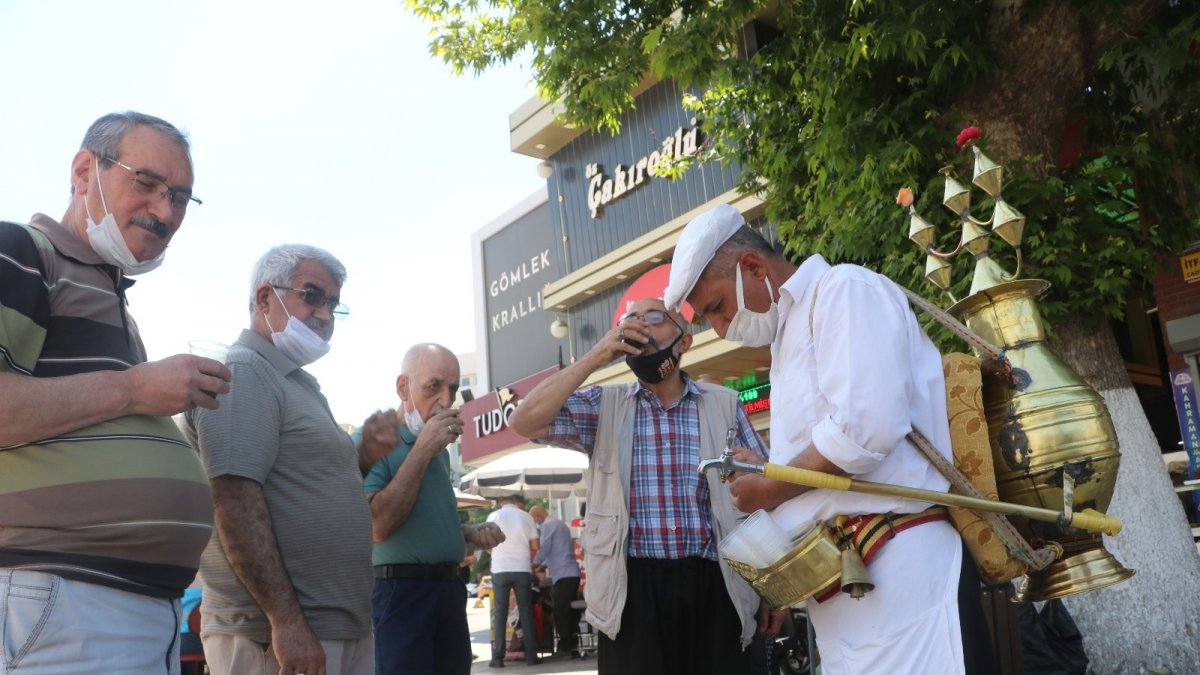 Malatyalılar, meyan kökü şerbeti ile serinliyor