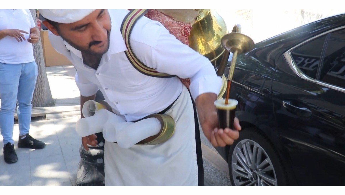 Malatyalılar, meyan kökü şerbetiyle serinliyor