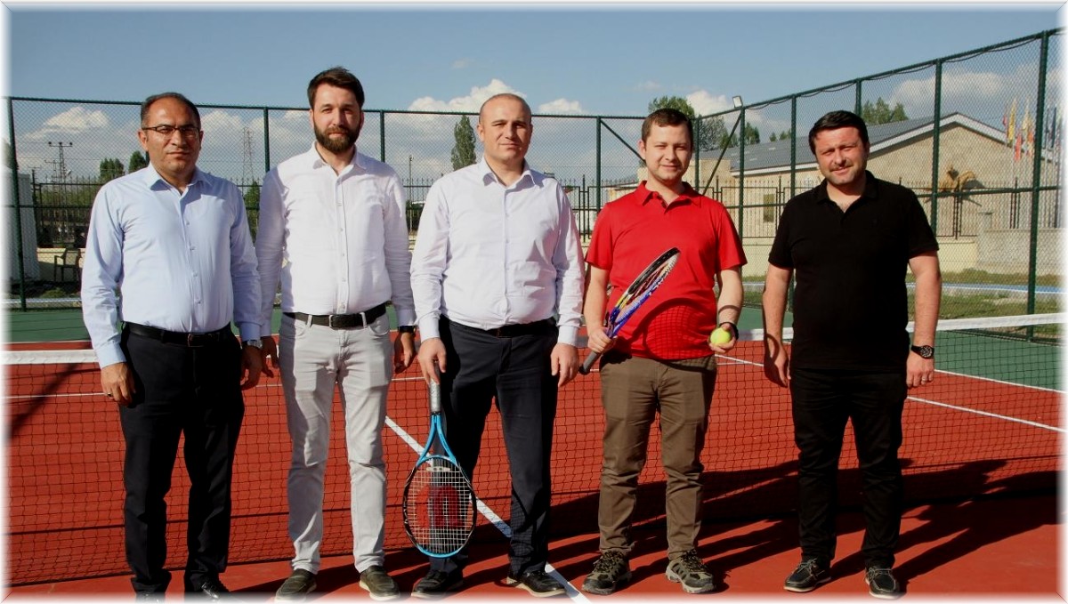 Malazgirt ilçesinin ilk tenis kortu açıldı