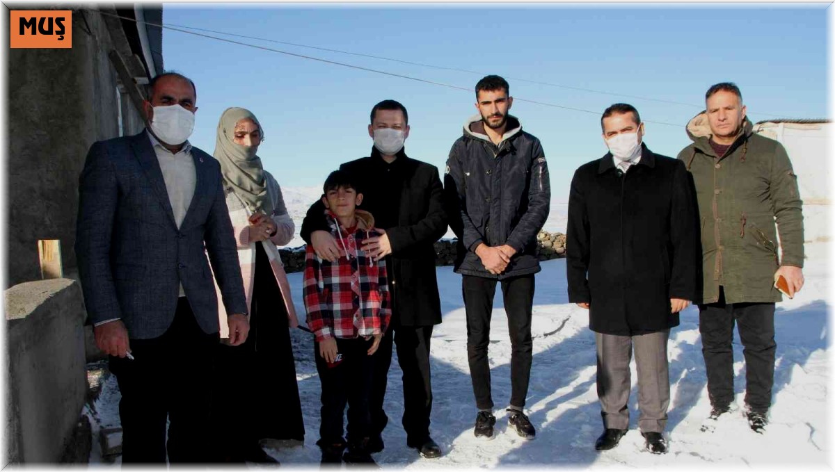 Malazgirt Kaymakamı Demirer, ev ziyaretlerini sürdürüyor