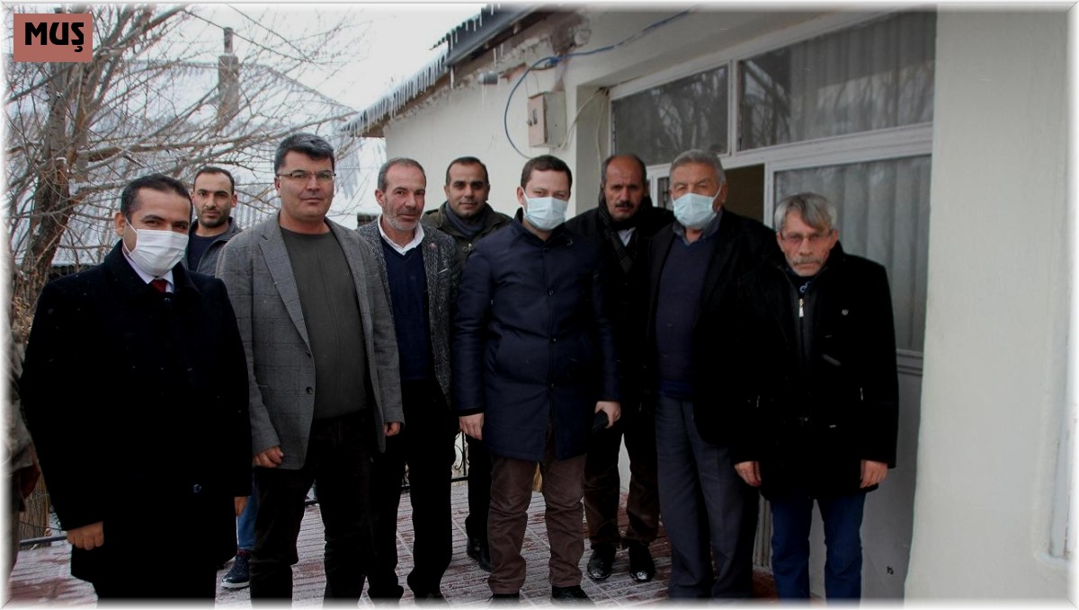 Malazgirt Kaymakamı Demirer şehit ailelisini ziyaret etti