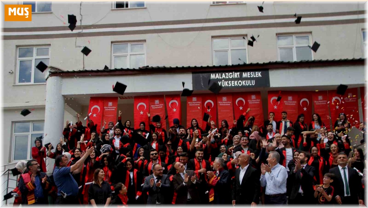 Malazgirt MYO'da mezuniyet coşkusu