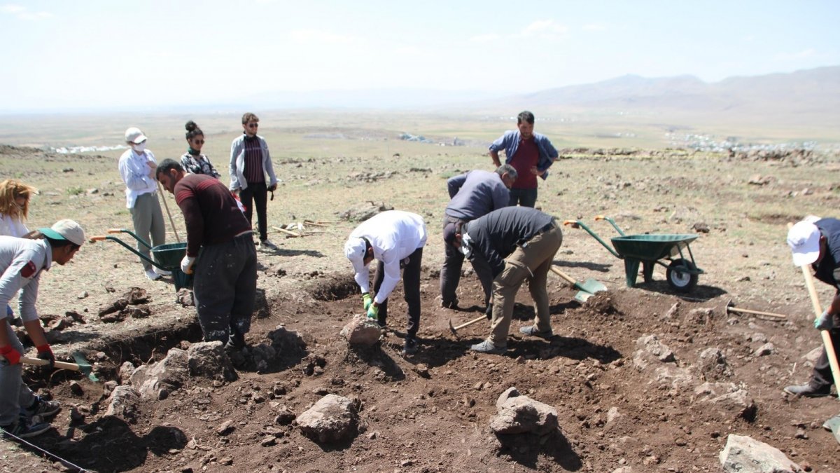 'Malazgirt Savaşı Alanının Tespiti, Tarihi ve Arkeolojik Yüzey Araştırma' projesine büyük ilgi