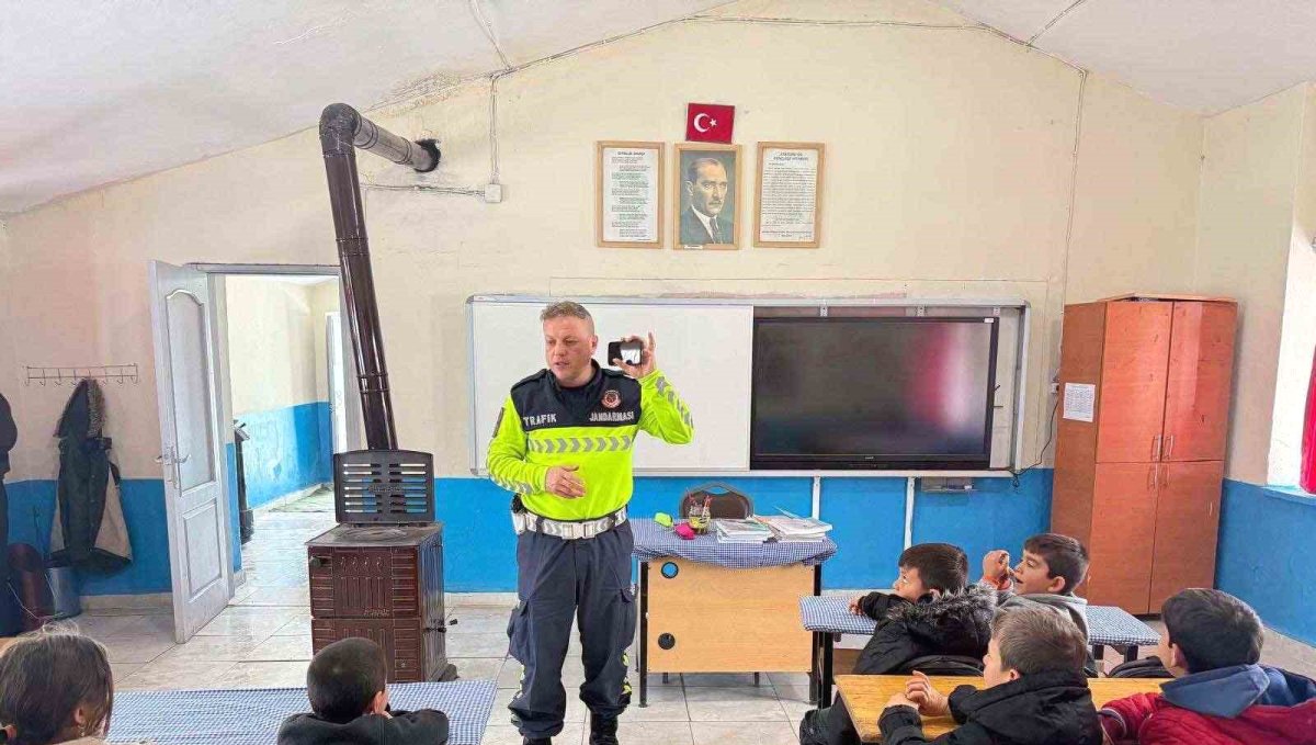 Malazgirt'te 52 öğrenciye trafik eğitimi
