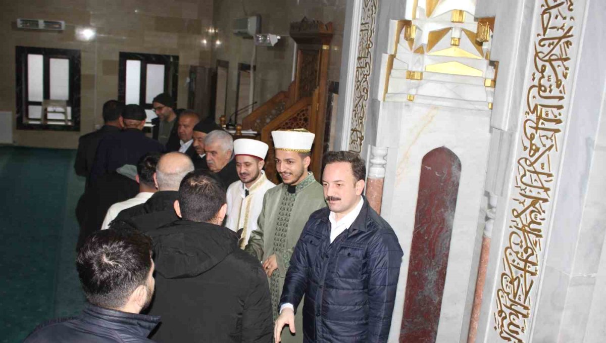 Malazgirt'te bayram namazı coşkusu