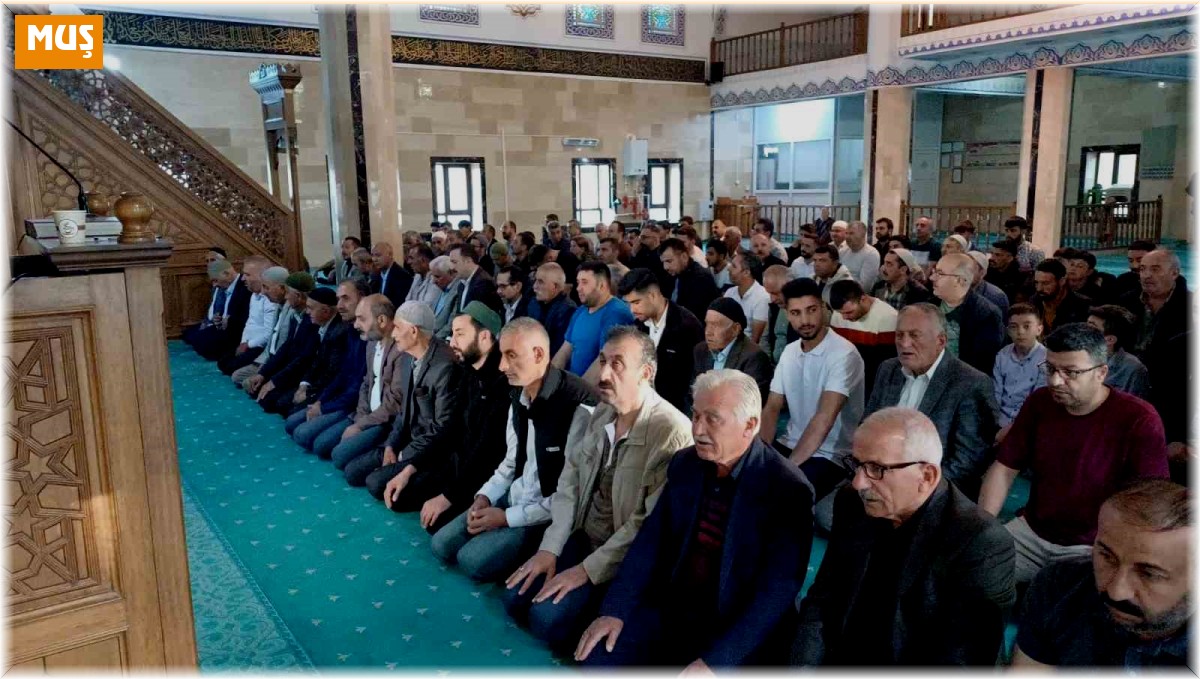 Malazgirt'te bayram namazı kılındı