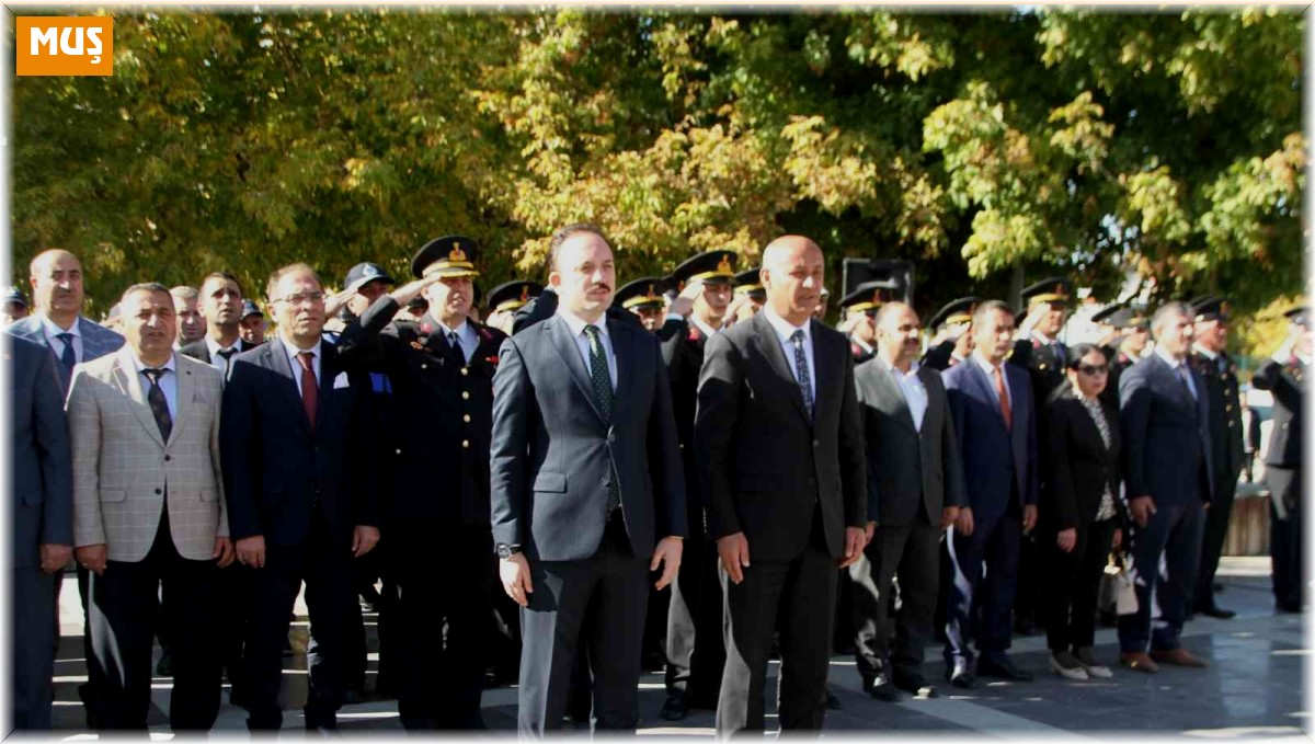 Malazgirt'te çelenk sunma töreni