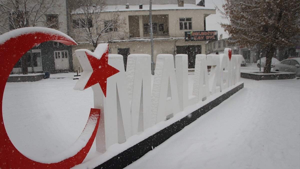 Malazgirt'te kar etkili oldu