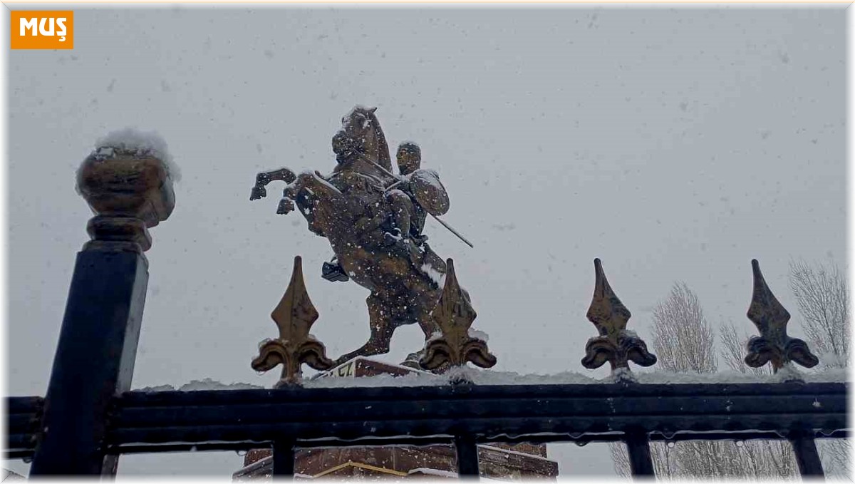 Malazgirt'te kar yağışı