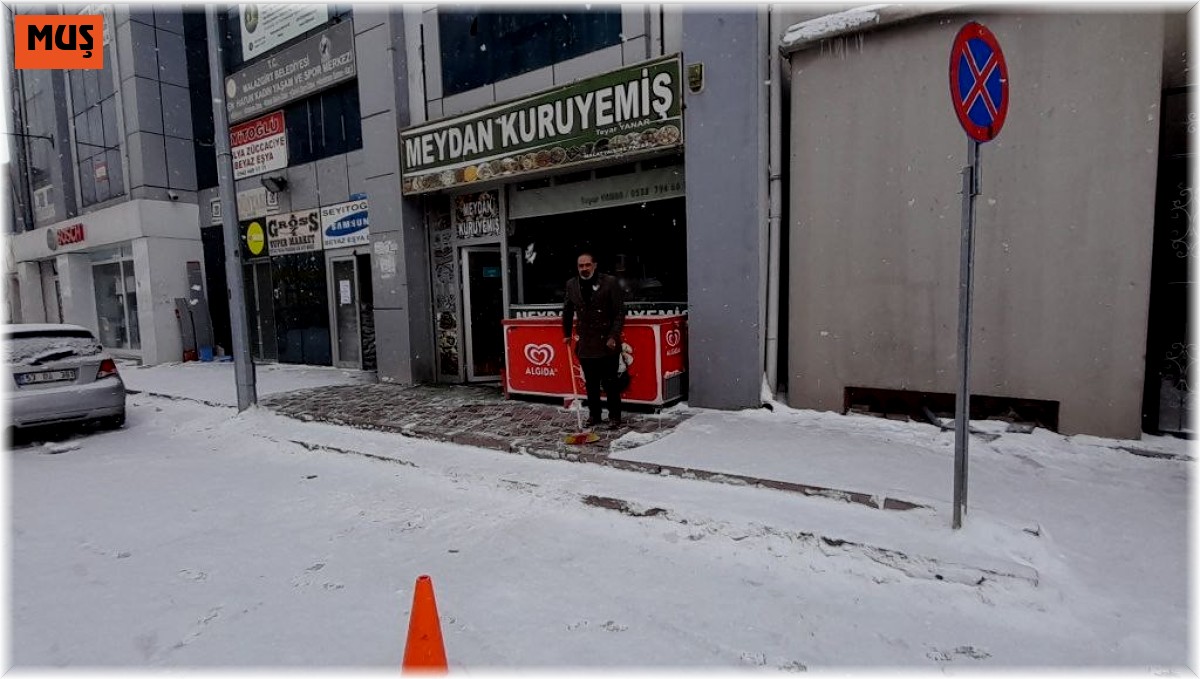 Malazgirt'te kar yağışı