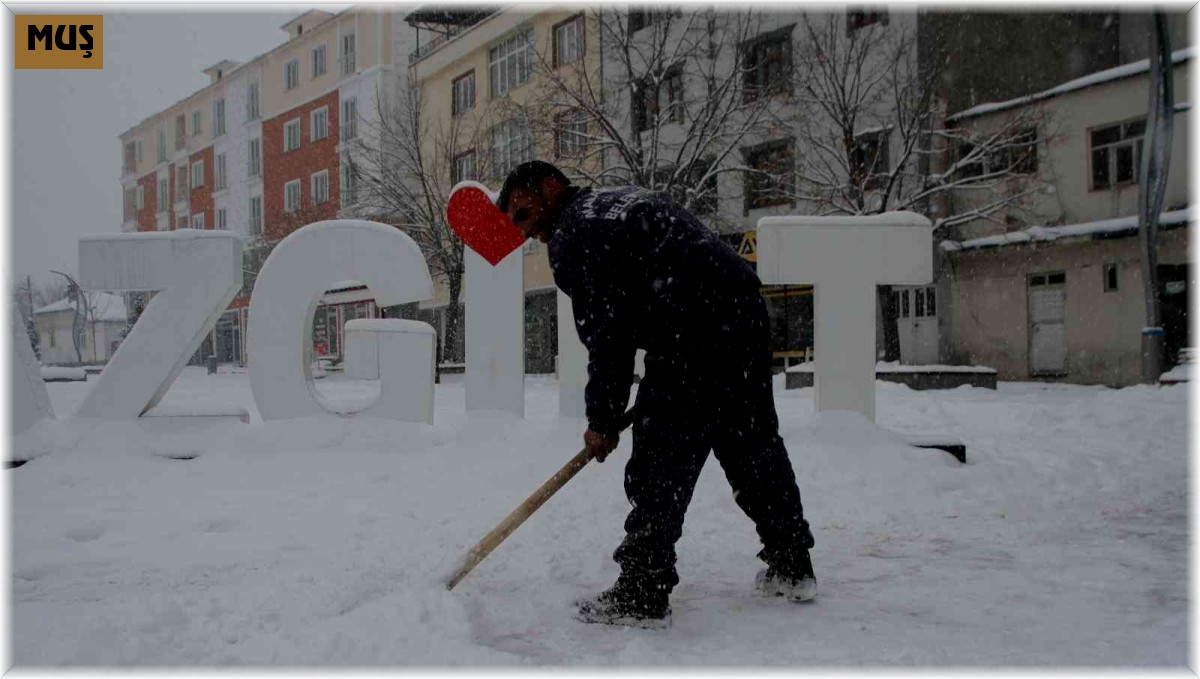 Malazgirt'te kar yağışı