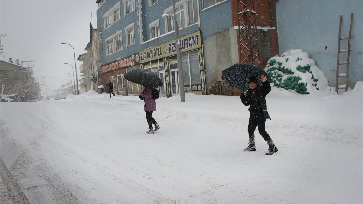 Malazgirt'te kar yaşamı olumsuz etkiledi