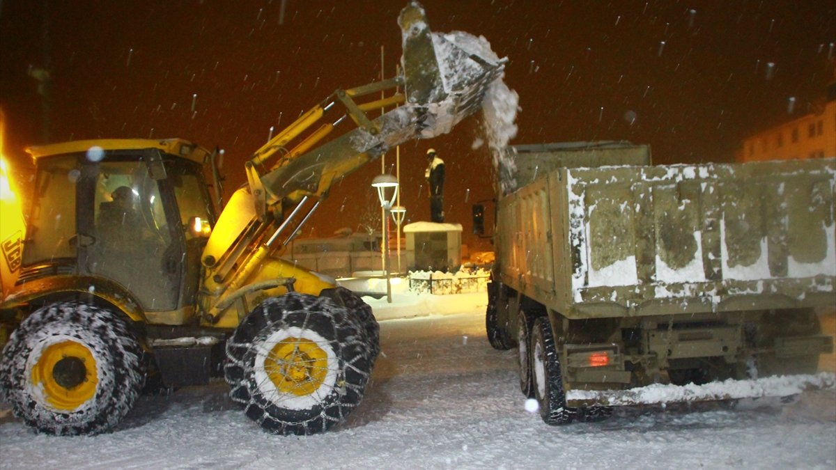 Malazgirt'te karla mücadele çalışması