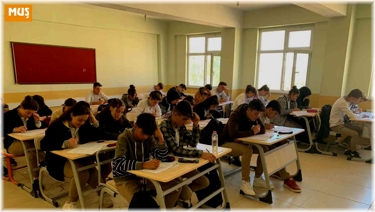 Malazgirt'te öğrencilere 'Ücretsiz deneme sınavı'