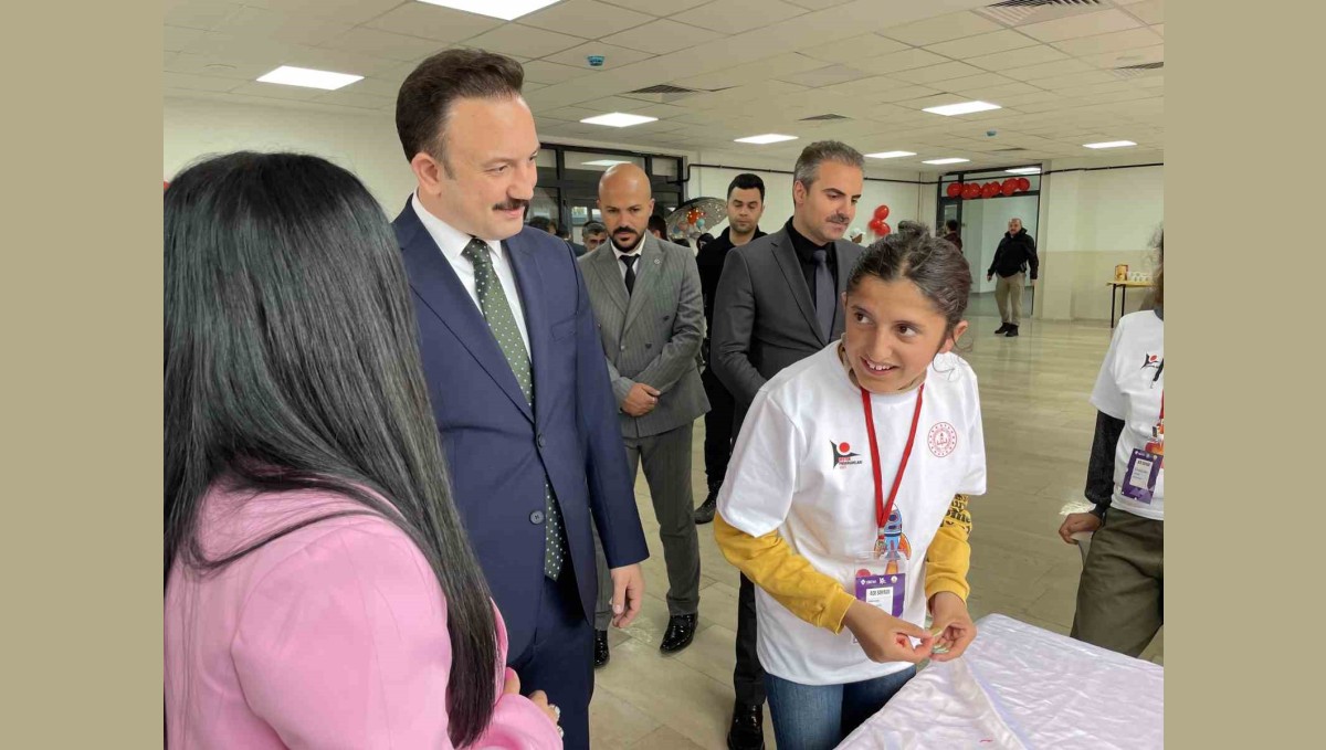 Malazgirt'te özel öğrencilerden "TÜBİTAK 4006 Bilim Fuarı"