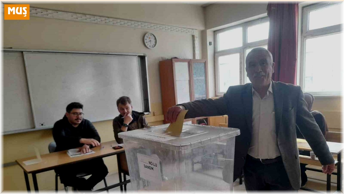 Malazgirt'te seçmenler oylarını kullanmaya başladı