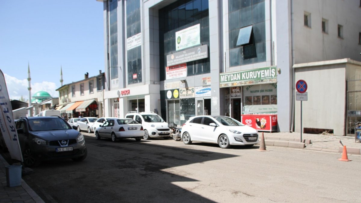 Malazgirt'te sokaklar boş kaldı