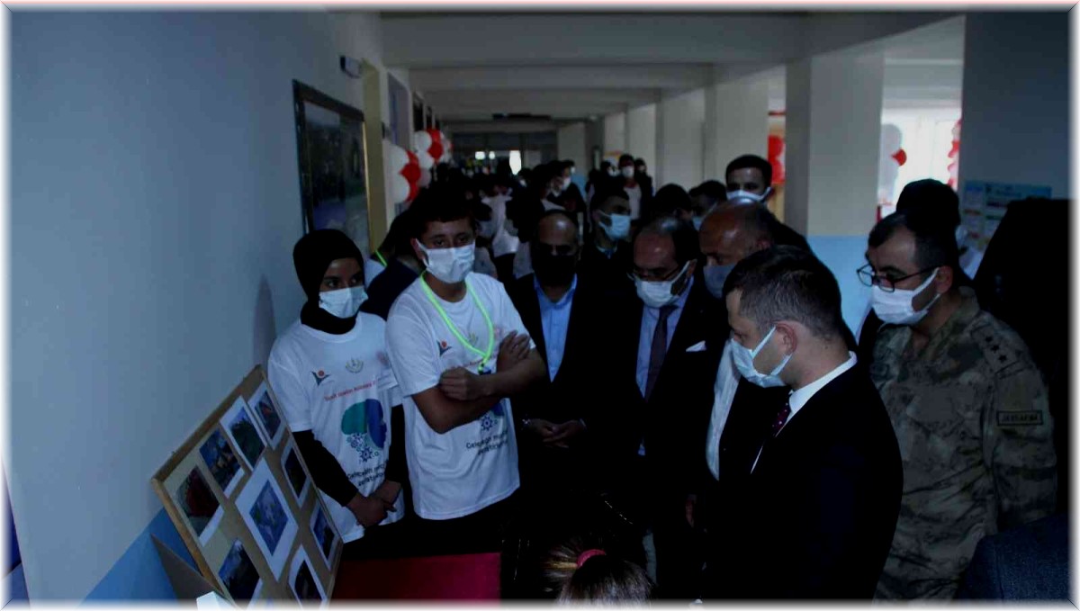 Malazgirt'te 'TÜBİTAK Bilim Fuarı' sergisi