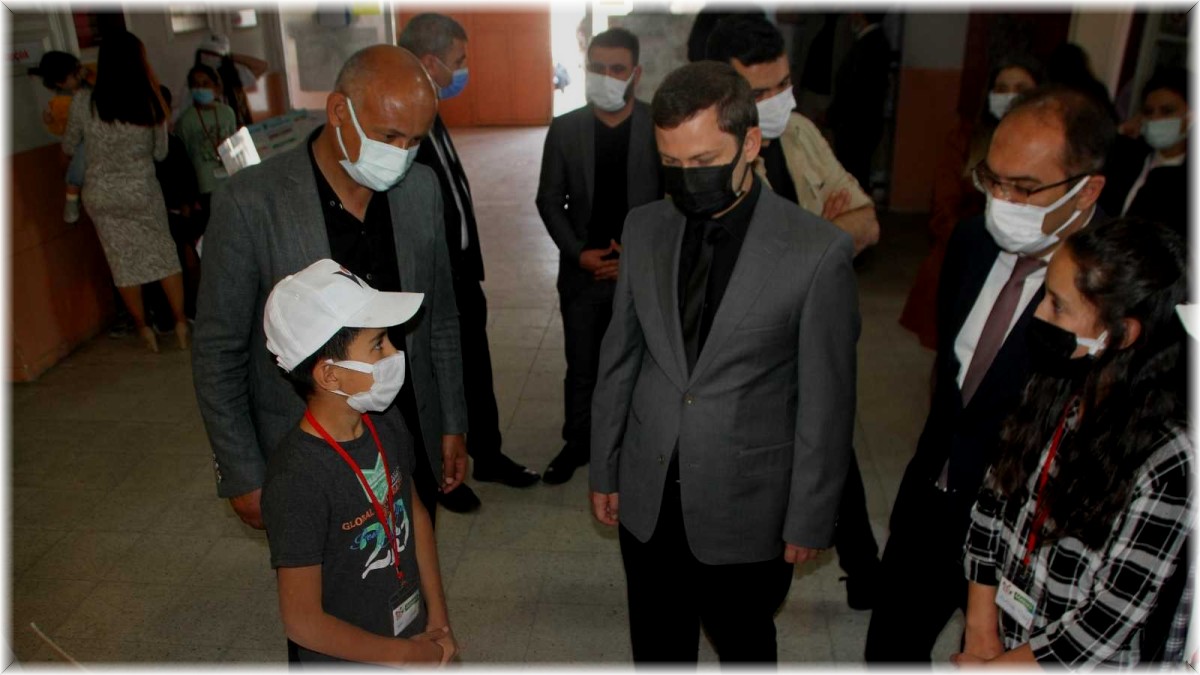 Malazgirt'te 'TÜBİTAK Bilim Fuarı' sergisi