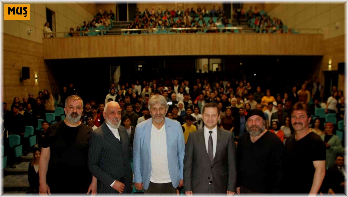 Malazgirt'te "Ya İstiklal Ya İzmihlal" adlı tiyatro oyunu sahnelendi