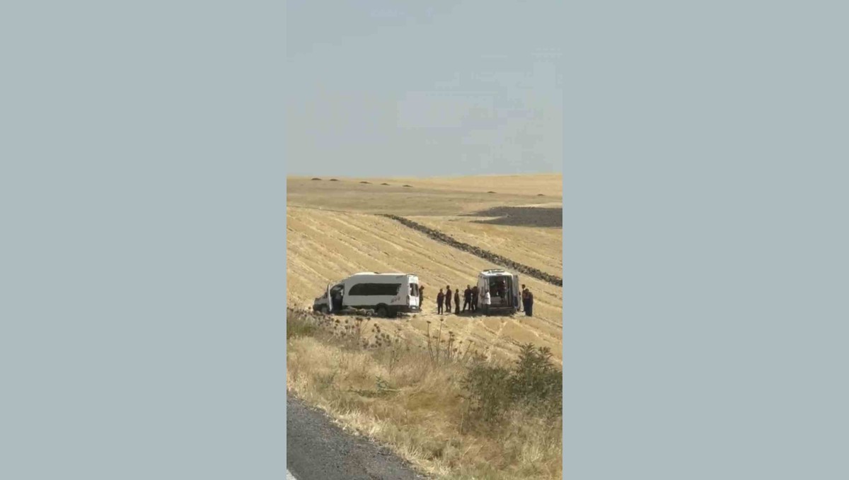 Malazgirt yolunda kaza: 1'i ağır 10 kişi yaralandı