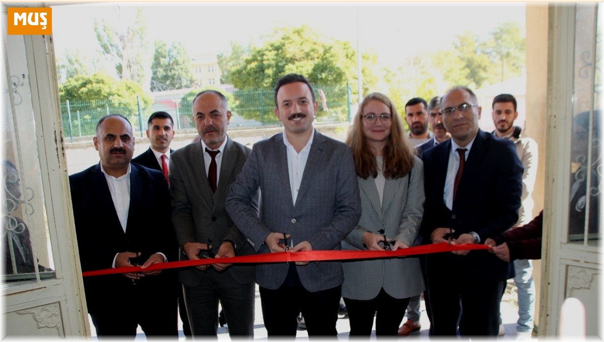 Malazgirtli öğrencilerden okul kütüphanesi için yardım kampanyası