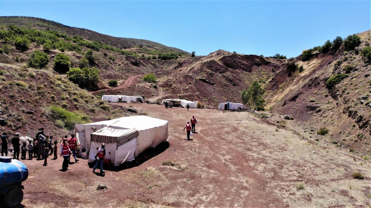 Mangal kömürü işçilerinin çadırda yaşamı başladı "Bizim alnımızın teri ve mutluyuz"