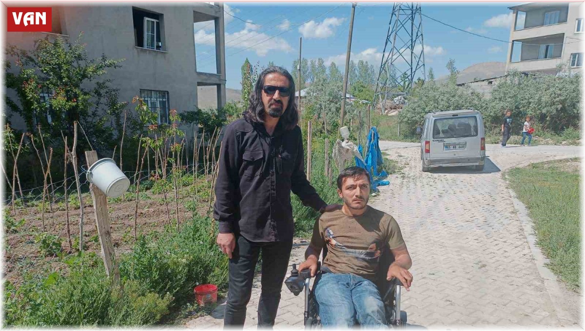 Manisa Valisi Özmen'den Vanlı engelliye akülü sandalye