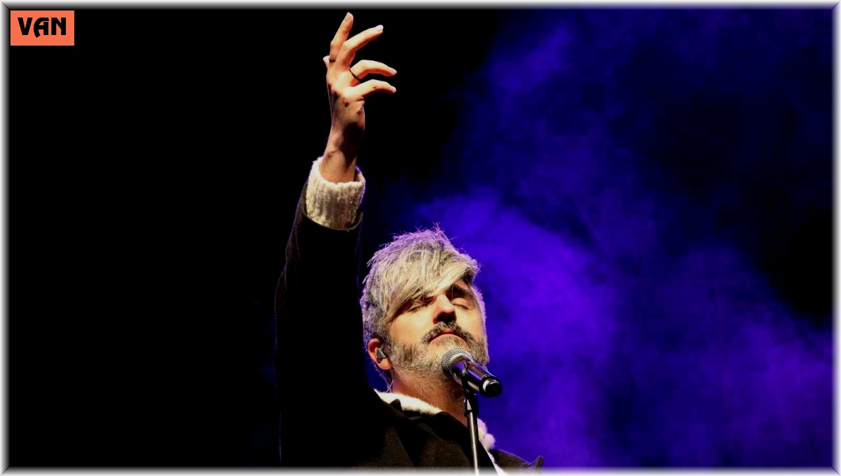 Manuş Baba Van'da sevenleriyle buluştu