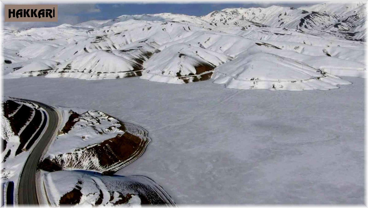 Mart ayına rağmen Dilimli Barajı'nın buzları çözülmedi
