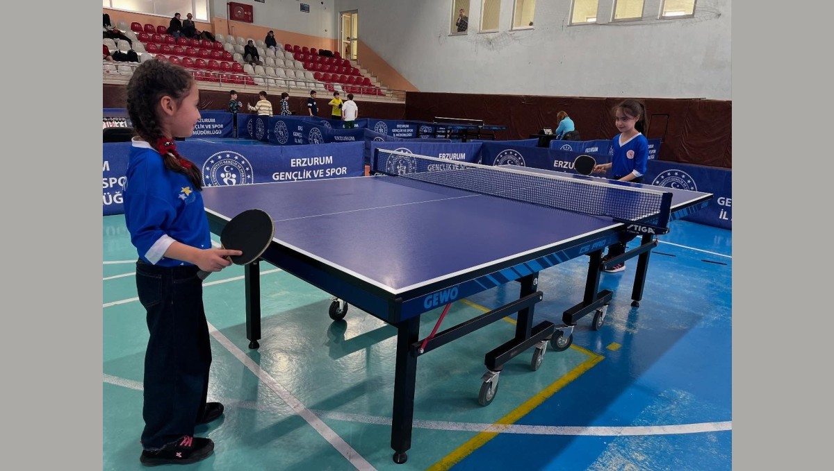 Masa tenisinde kurtuluş kupası coşkusu