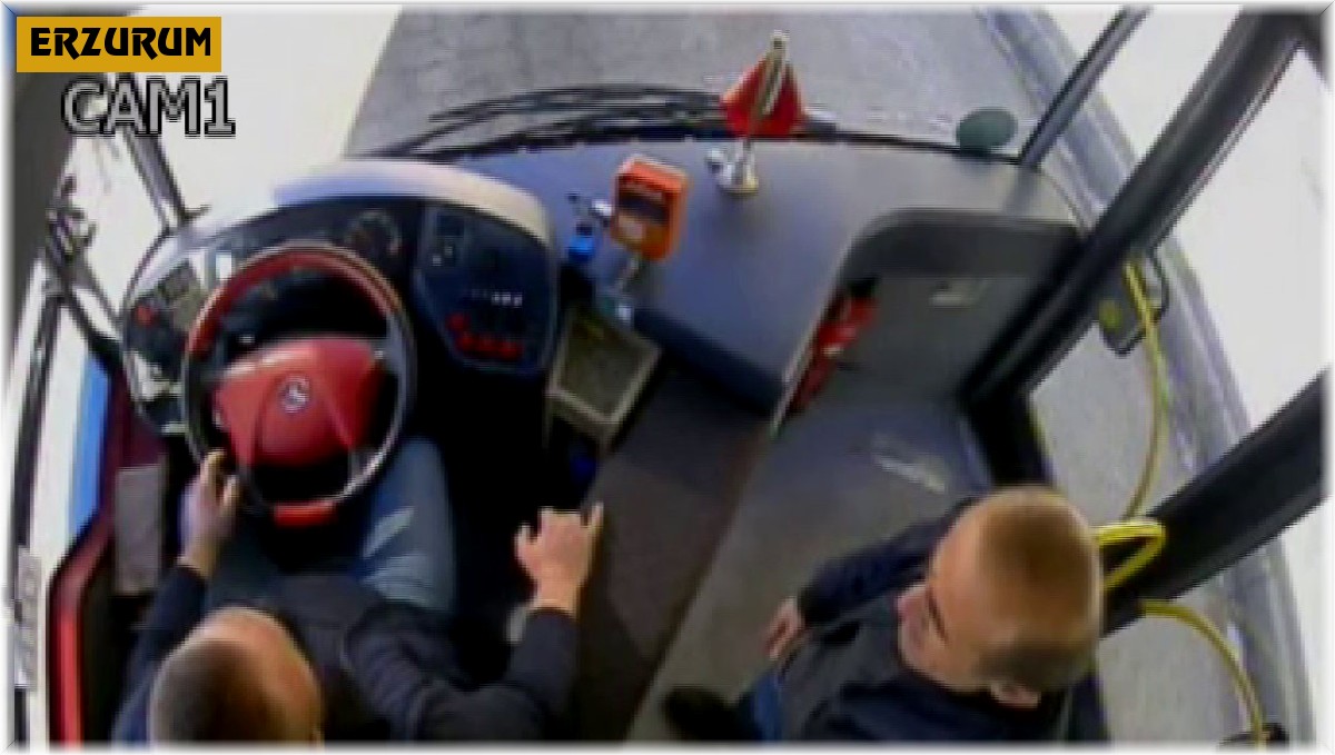 Maske takmamakta direnen vatandaşı otobüsten indirdi