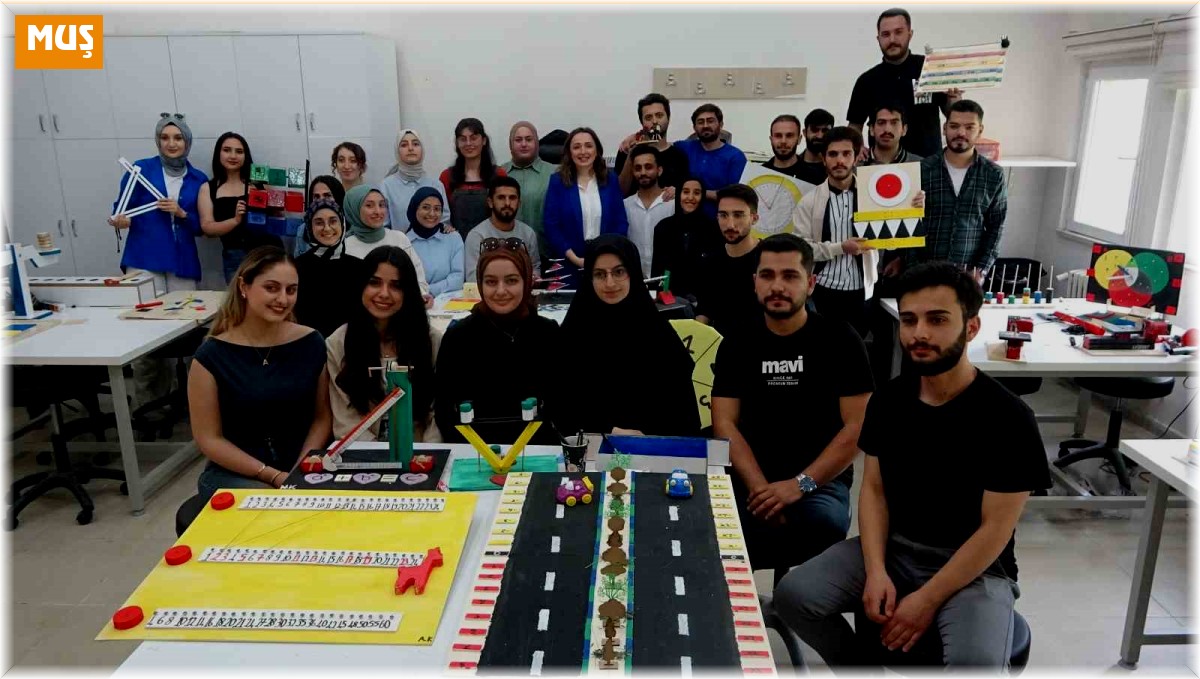 Matematik öğretmenliği adayları ahşap materyallerle fark oluşturuyor