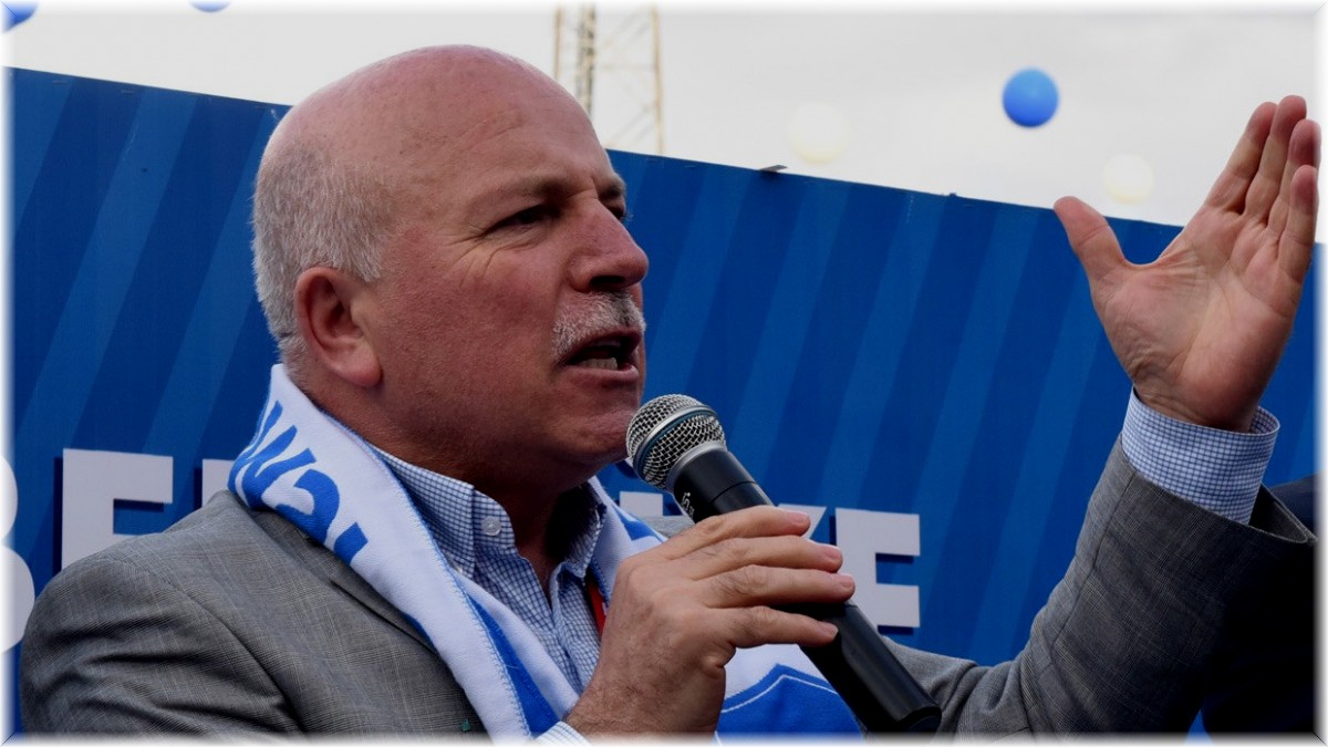 Mavi beyazlı taraftarlar: "İyi ki Mehmet Sekmen var"