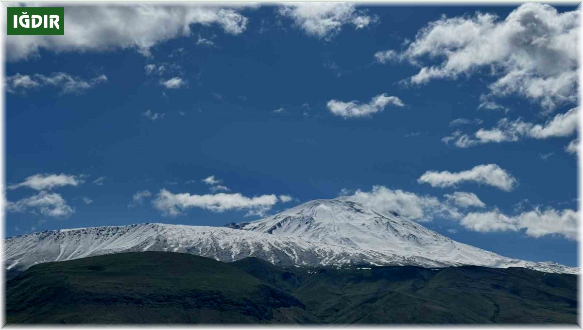 Mayıs ayında Ağrı Dağı'na kar yağdı