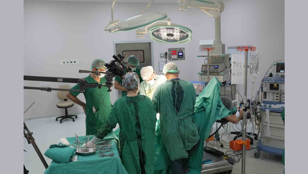 MEAH'ta 14 başarılı ameliyat canlı olarak gerçekleştirildi