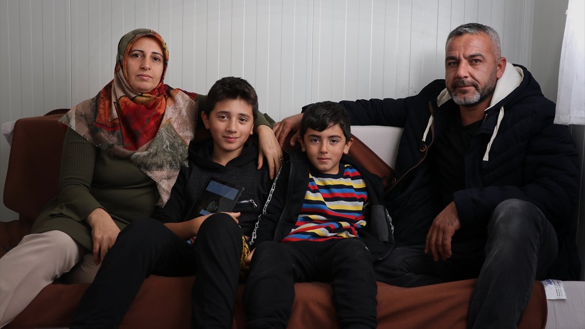 MEB'den Elazığ'daki depremzede öğrencilere tablet