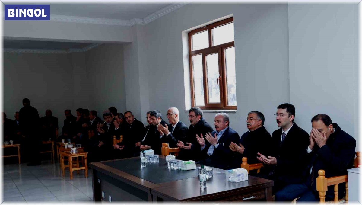 Meclis Başkanı Şentop, Yılmaz'ın annesinin taziyesine katıldı