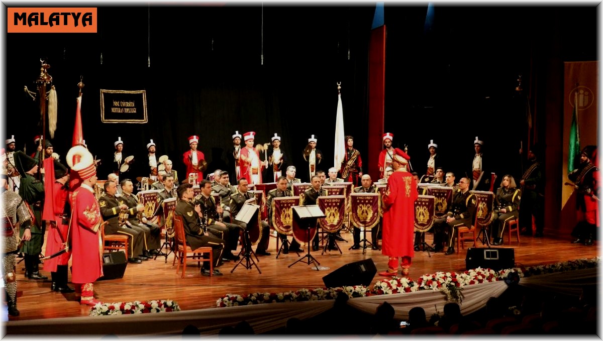 Mehteran ve askeri orkestra aynı sahnede