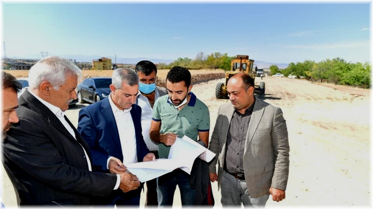 Melekbaba Mahallesindeki yol genişletme çalışmaları son sürat