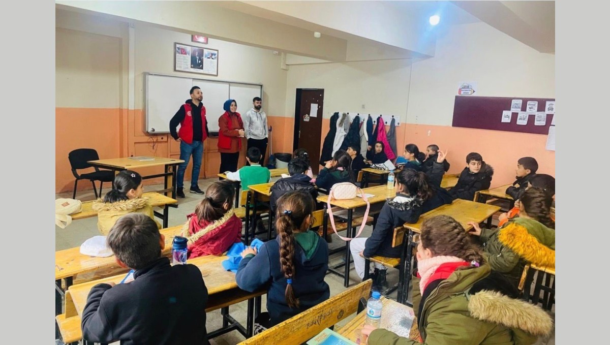 "Merkezin Seninle Güzel" Projesi Diyadin'de okullara taşındı