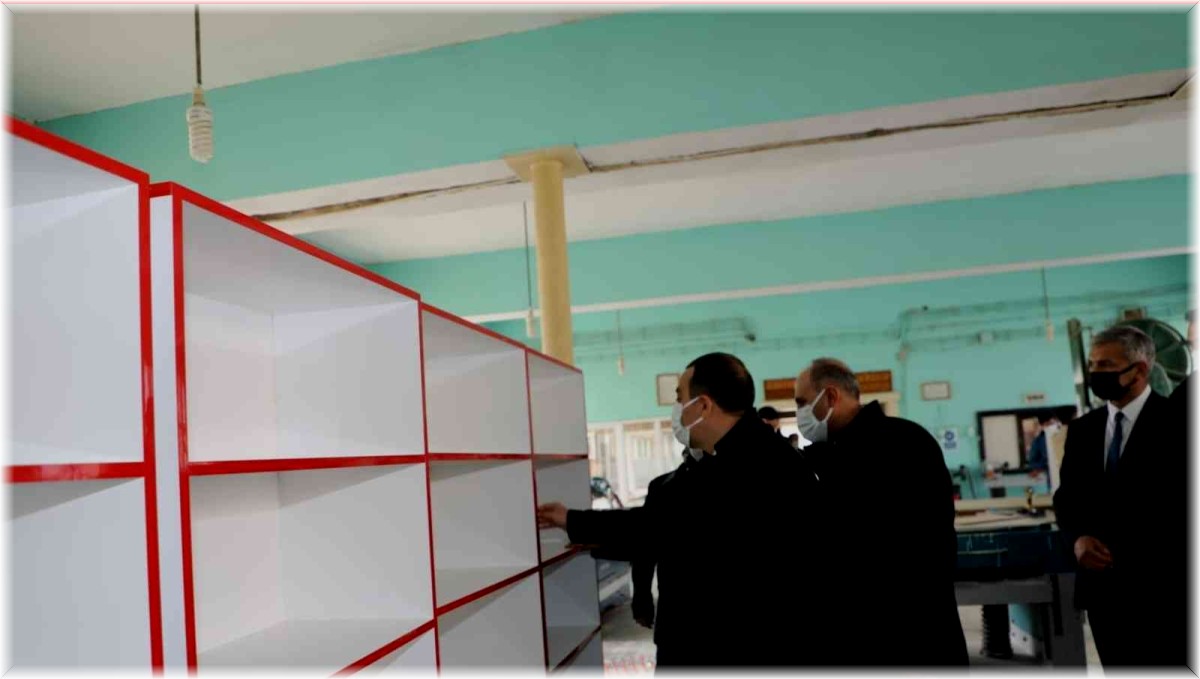 Meslek Liseli gençler okullar için üretiyor