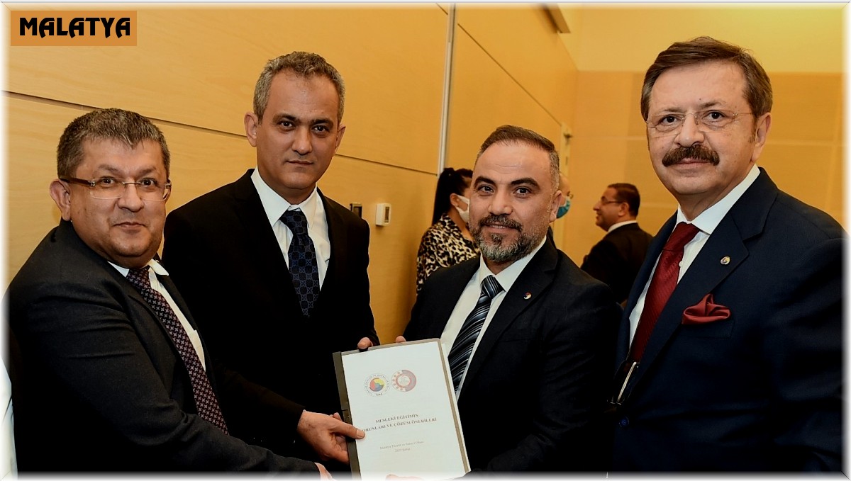 Mesleki eğitim dosyası Bakan Özer'e sunuldu