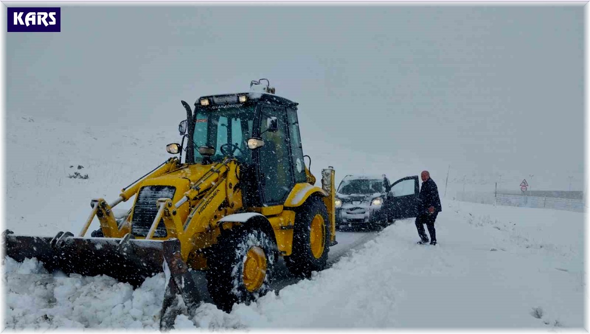 Meteoroloji uyarmıştı: Kars'ta yoğun kar yağışı