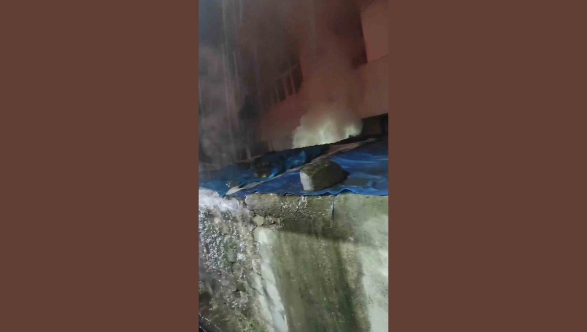 Metruk binada çıkan yangın söndürüldü