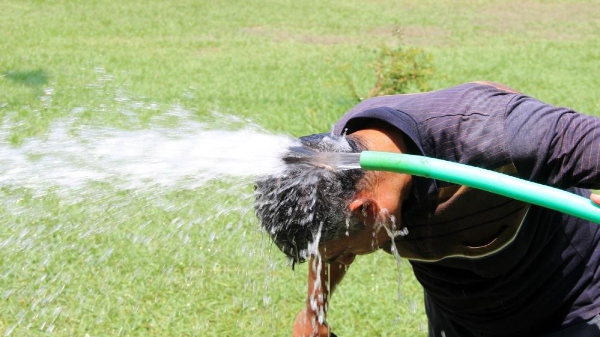 Mevsim normallerinin üzerindeki sıcak hava bunaltıyor